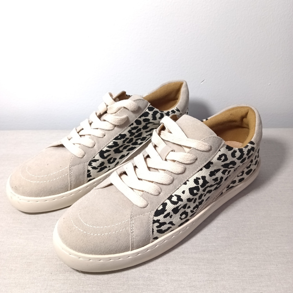 🌿 Casual Leopard Print Accent Women's Sneakers Size 8
